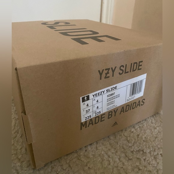 Yeezy Slides - Picture 3 of 6